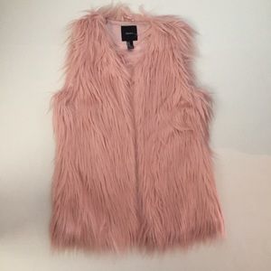 Forever 21 women's Pink Faux fur vest size M 💖